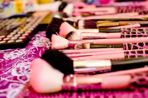 Come conservare e prendersi cura dei propri pennelli trucco
