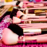 Come conservare e prendersi cura dei propri pennelli trucco